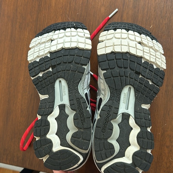 New Balance 860 Run Disney 2015 Minnie Mouse Sneakers - Picture 5 of 16